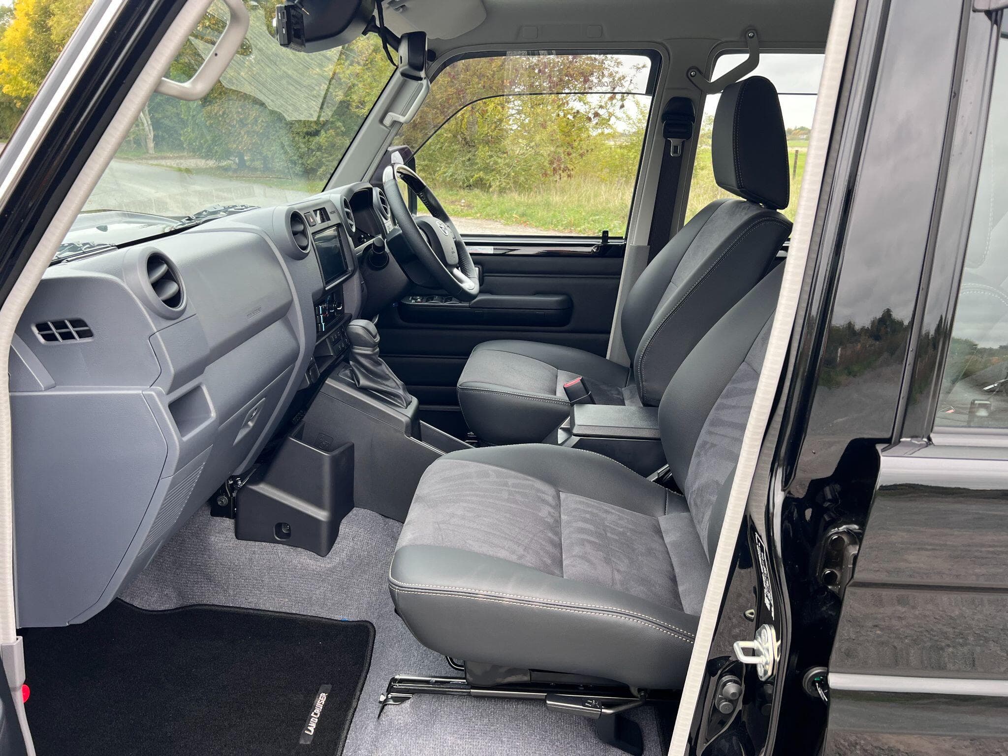 Toyota Land Cruiser - Image 12