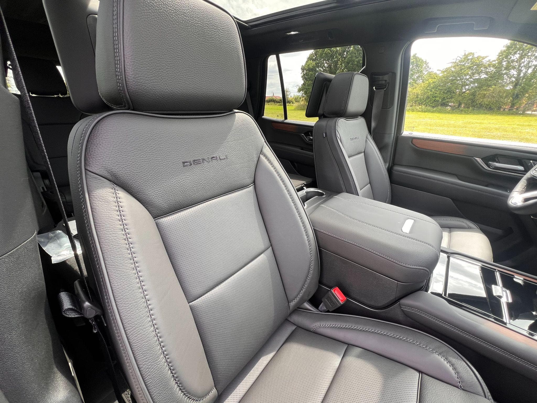 GMC Yukon - Image 35