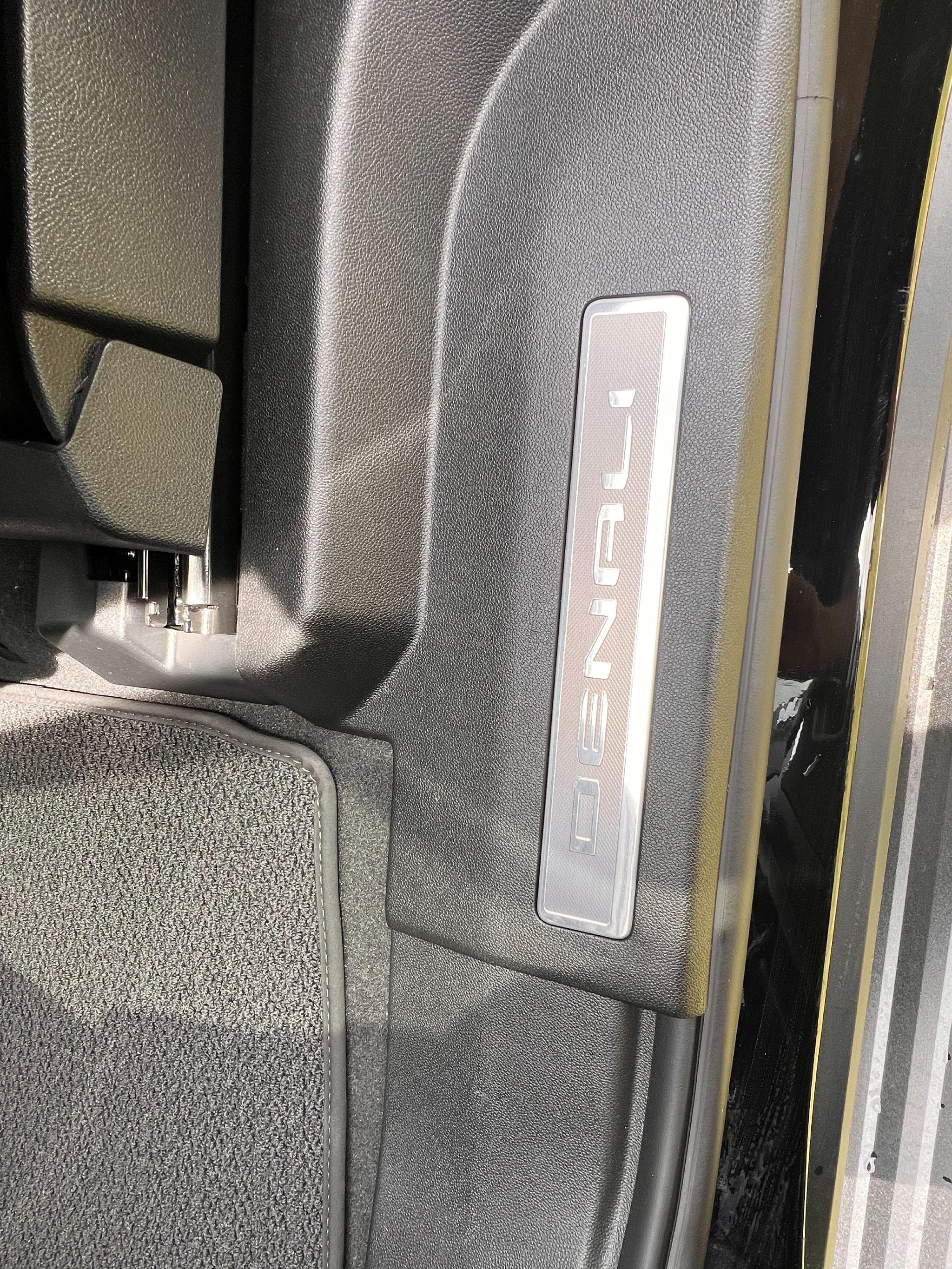 GMC Yukon - Image 19