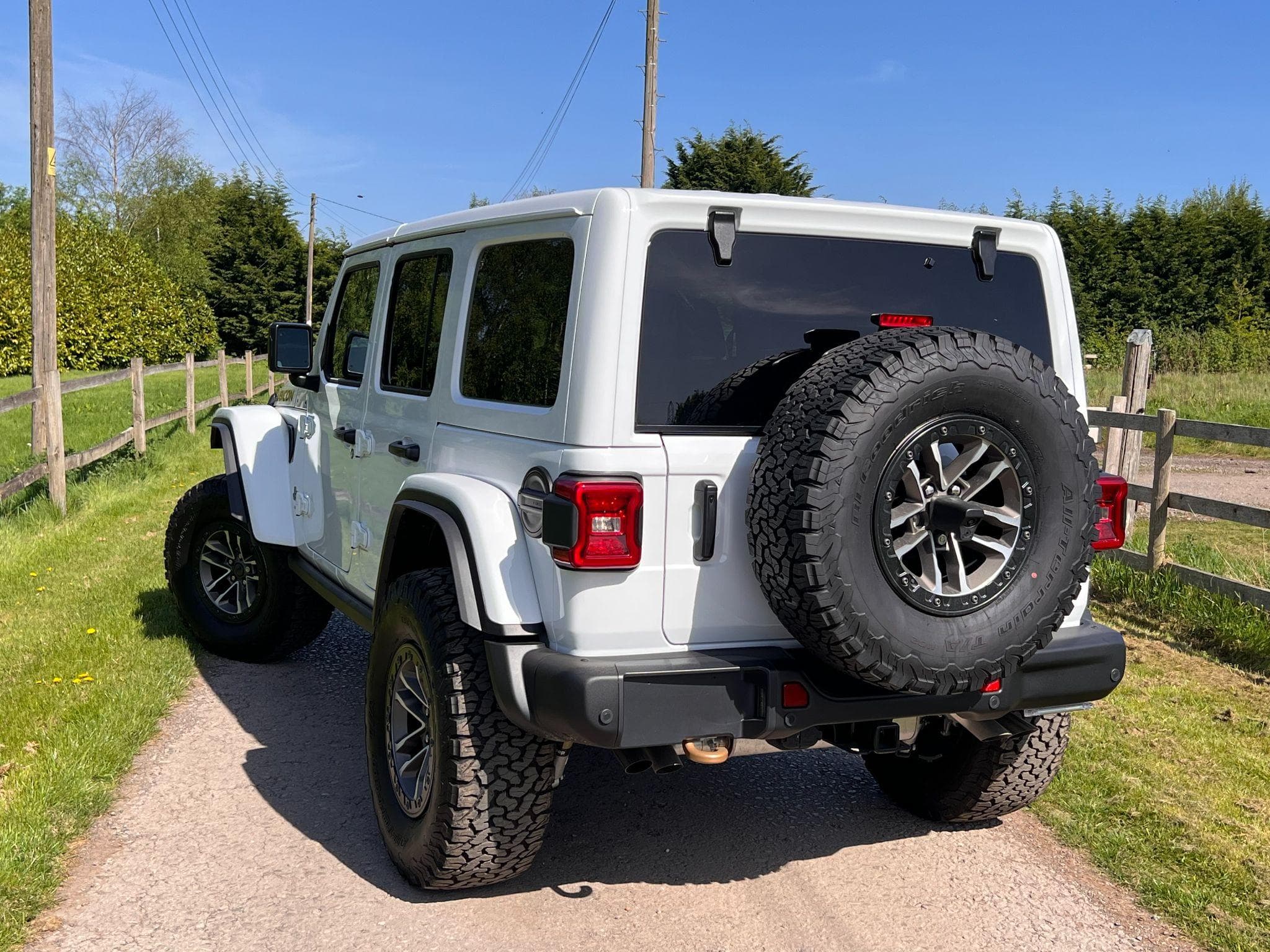 Jeep Wrangler - Image 11