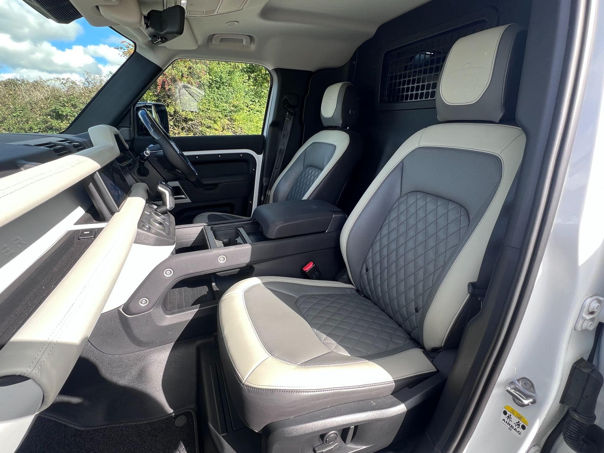 Land Rover Defender 110 - Image 11