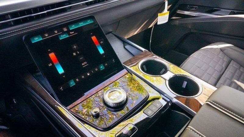 Cadillac Escalade - Image 18