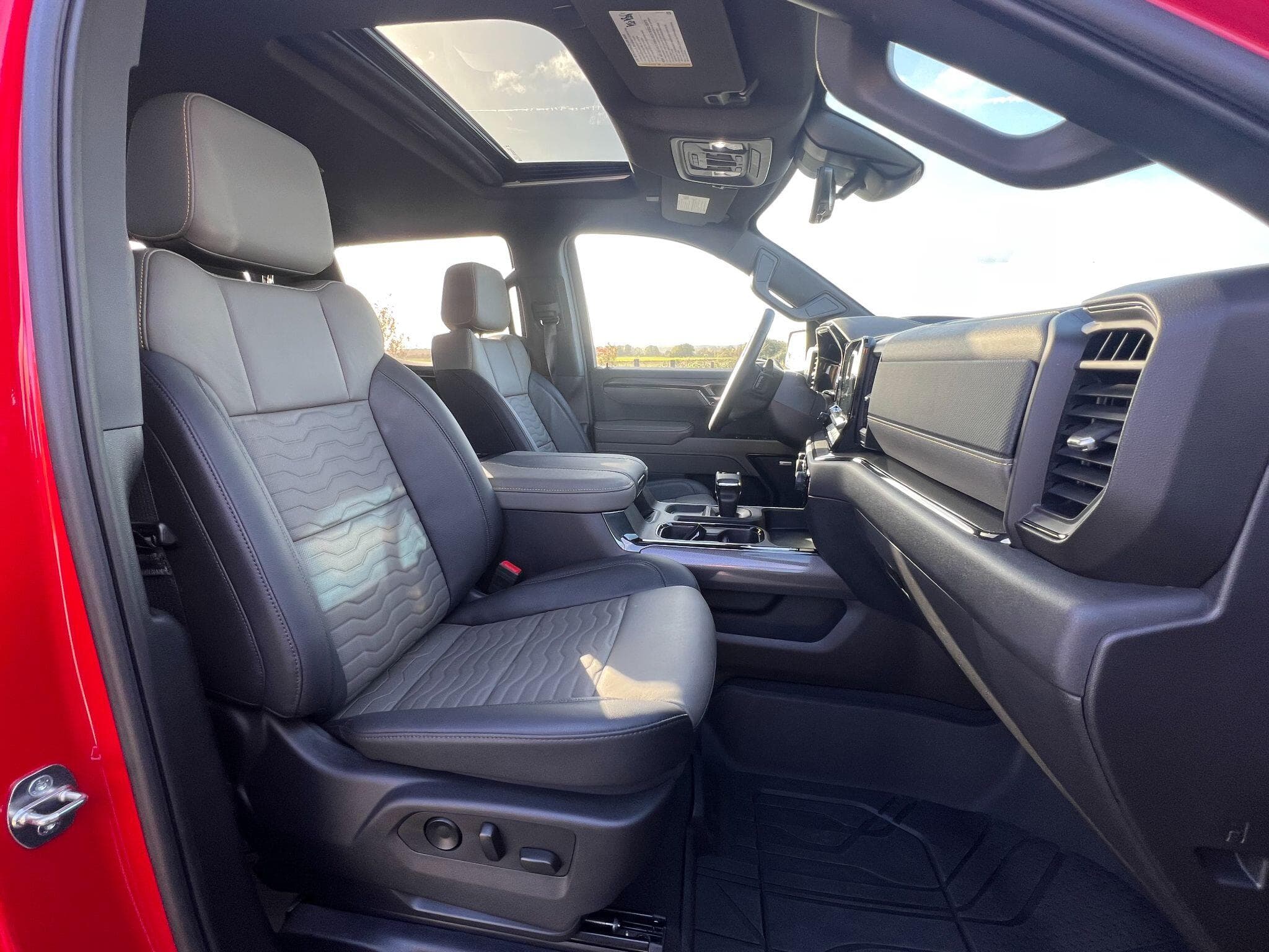 Chevrolet Silverado - Image 29