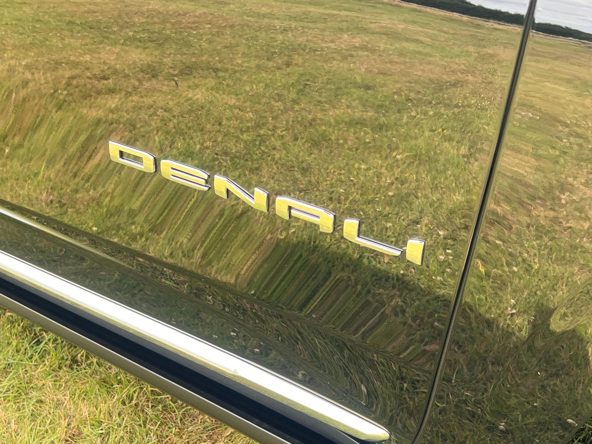 GMC Yukon - Image 13