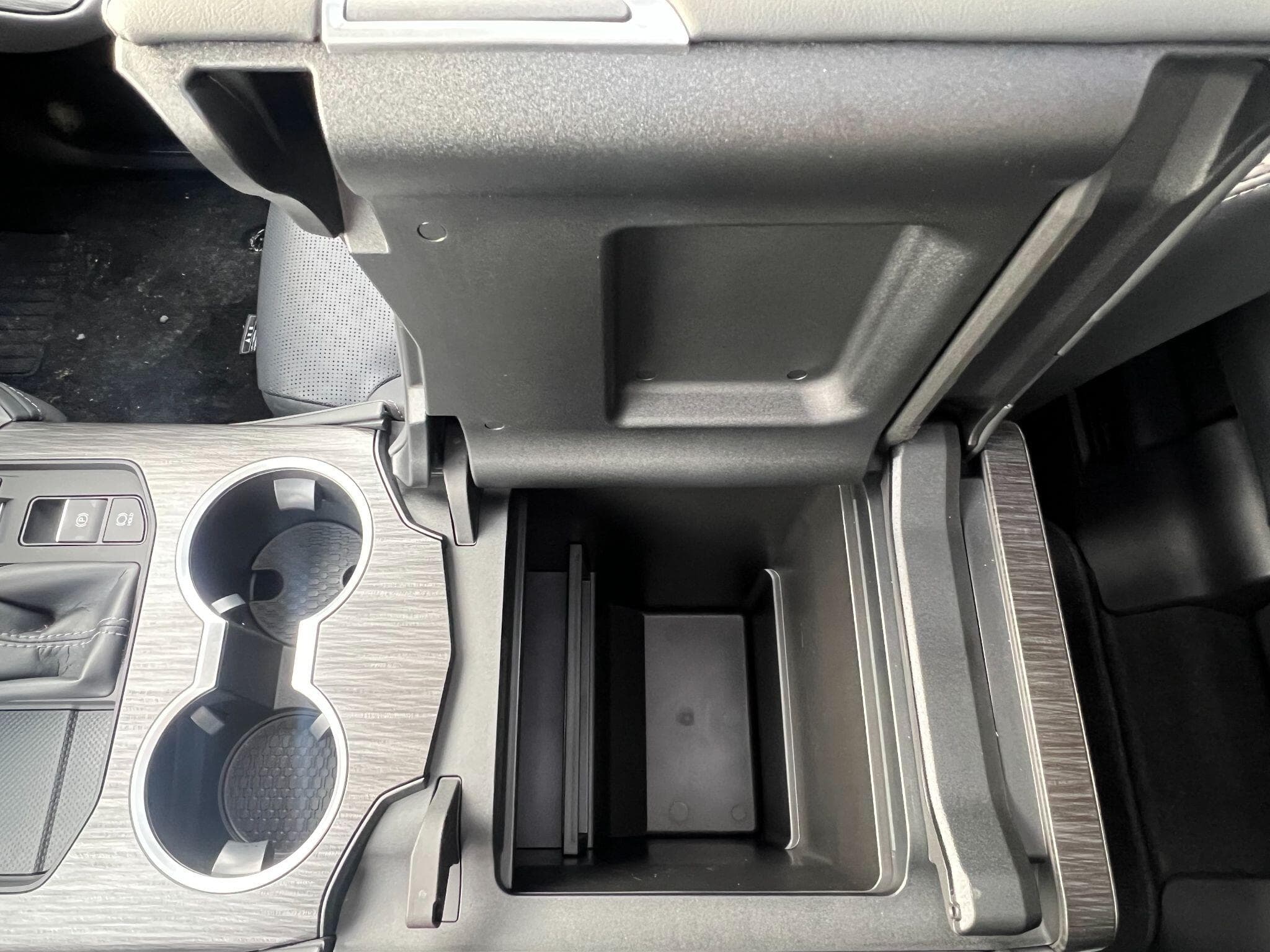 Toyota Land Cruiser - Image 26