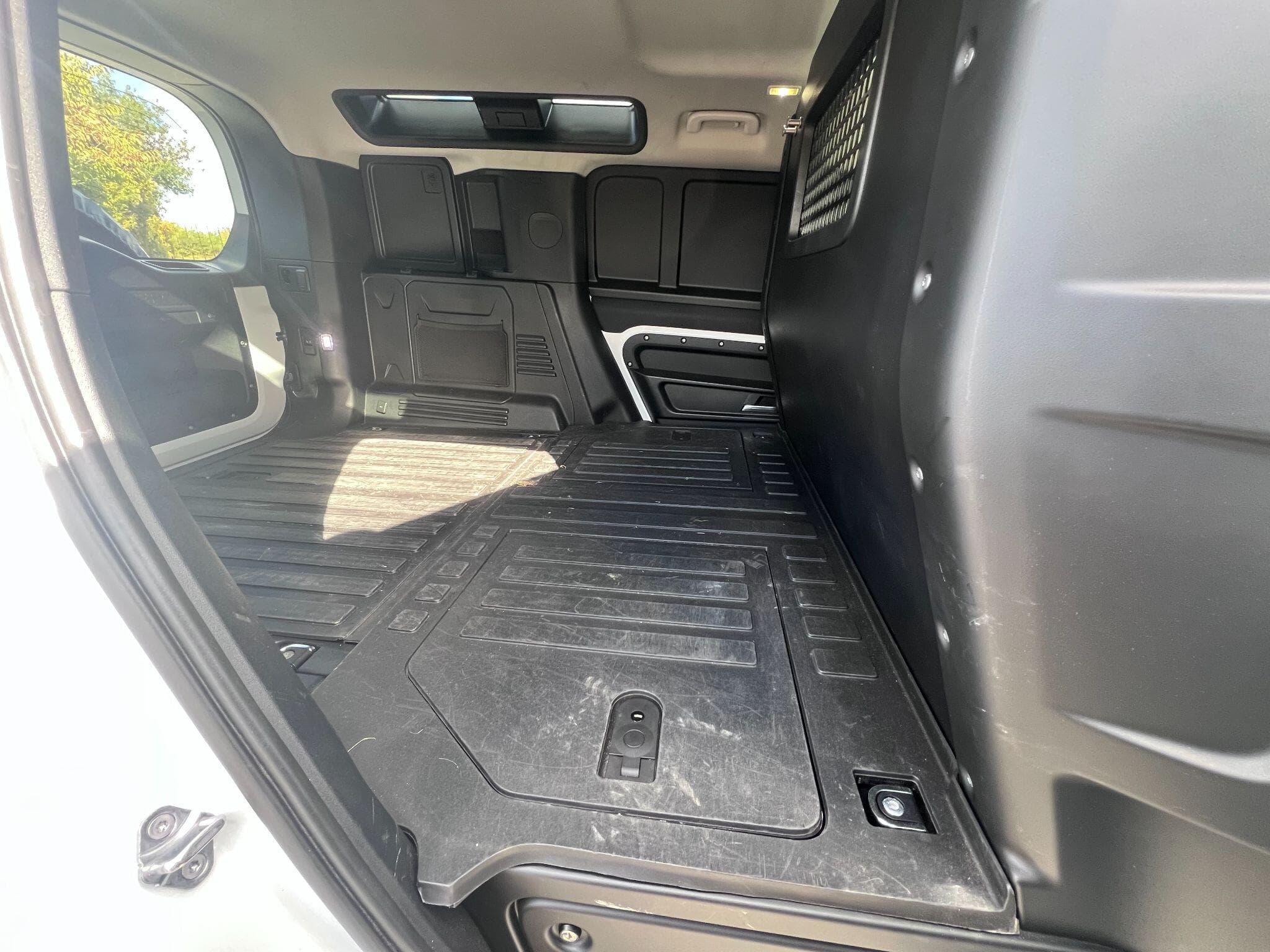 Land Rover Defender 110 - Image 19