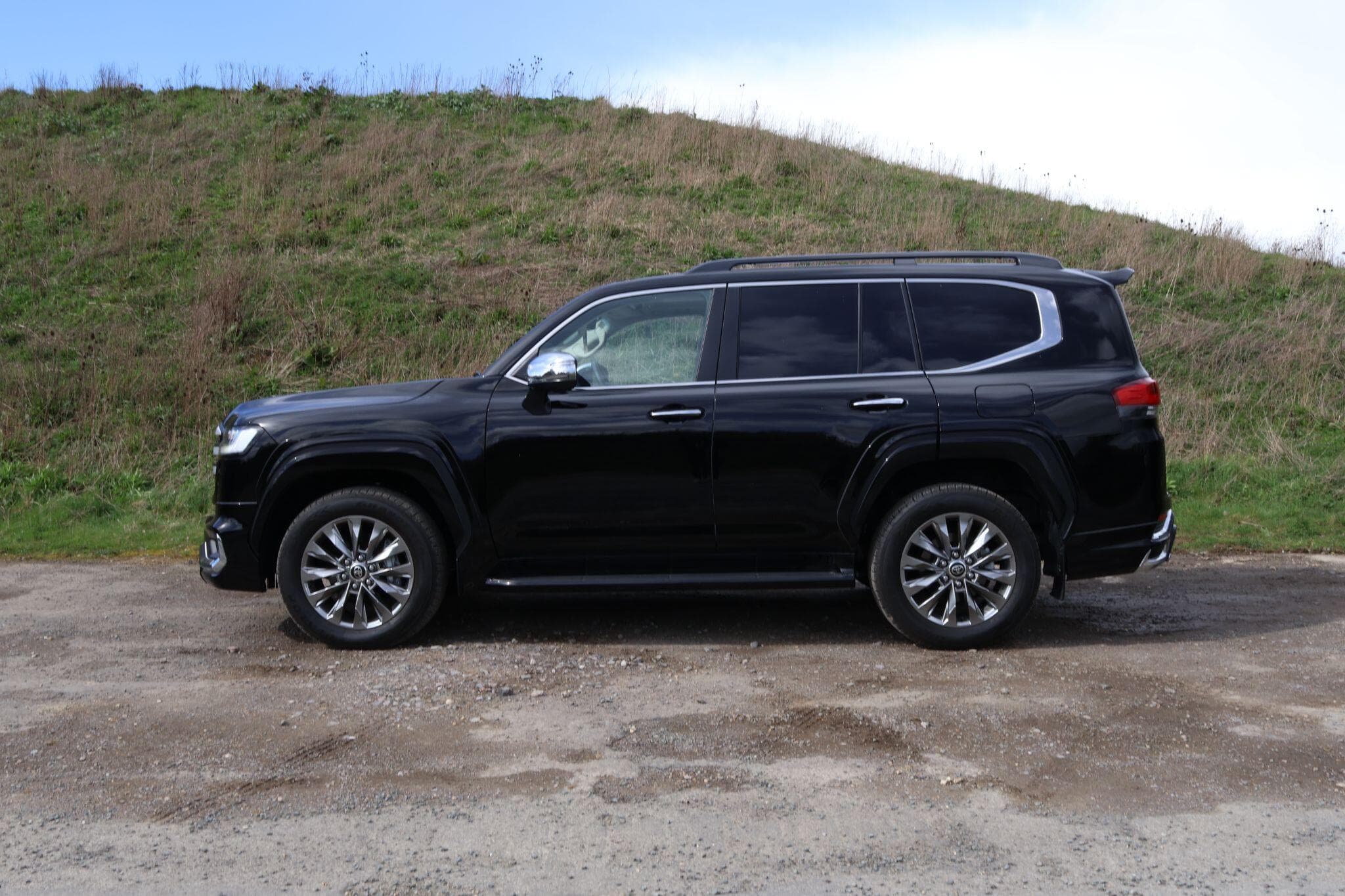 Toyota Land Cruiser - Image 3