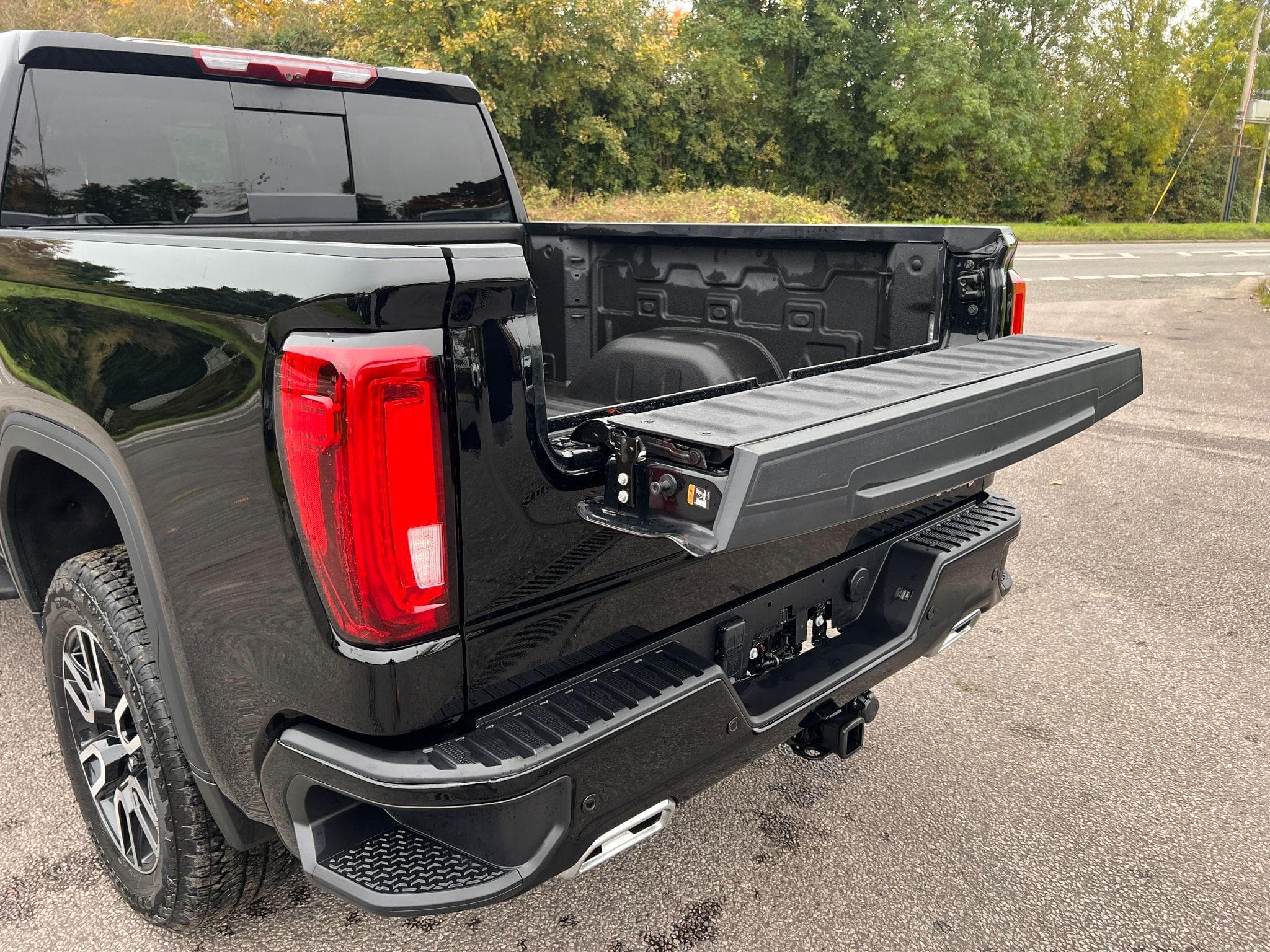 GMC Sierra - Image 32