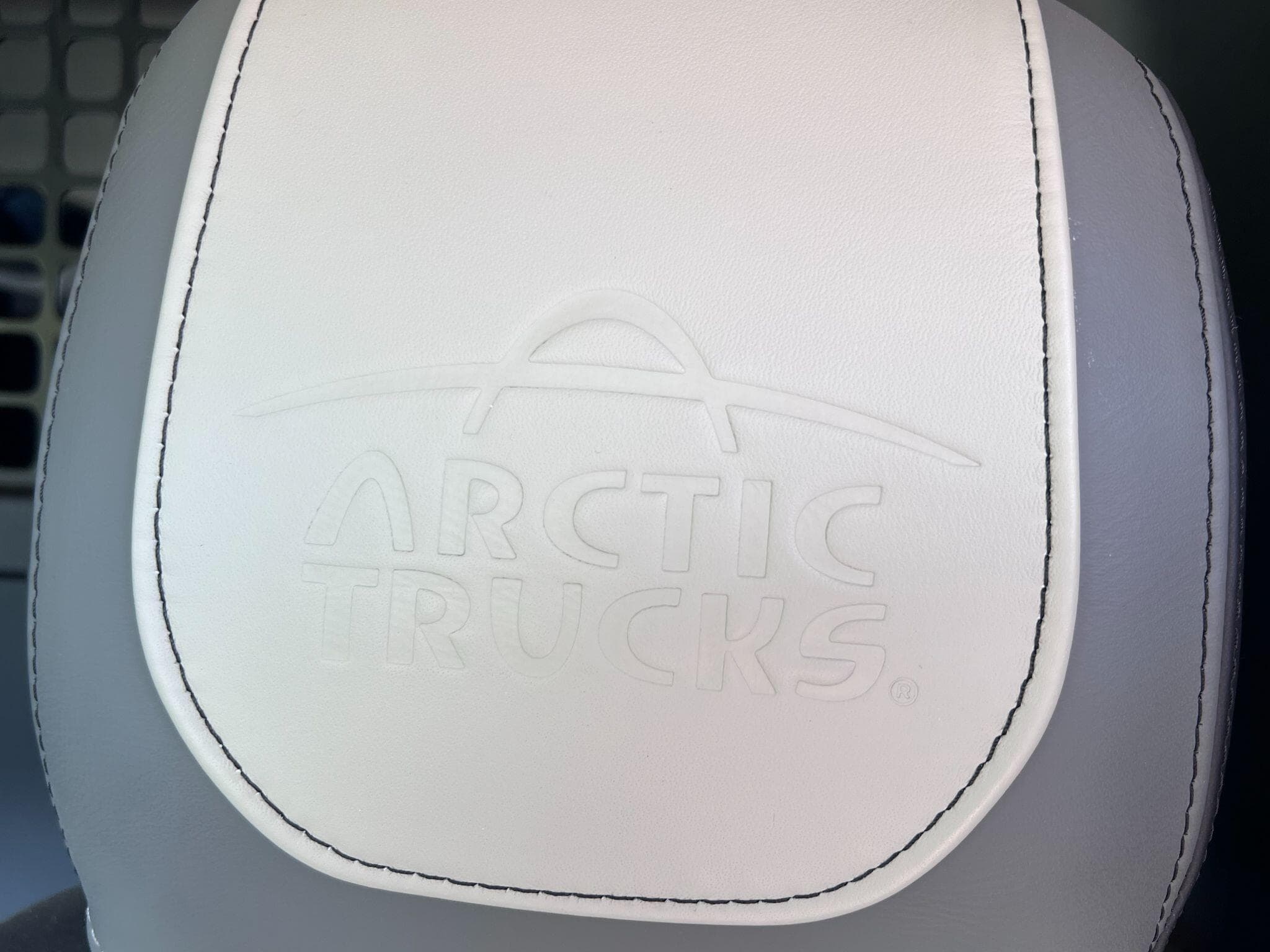 Land Rover Defender 110 - Image 16