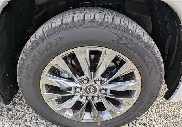 Toyota Land Cruiser - Image 8