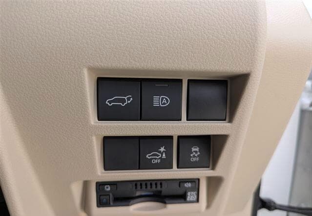 Toyota Land Cruiser - Image 14