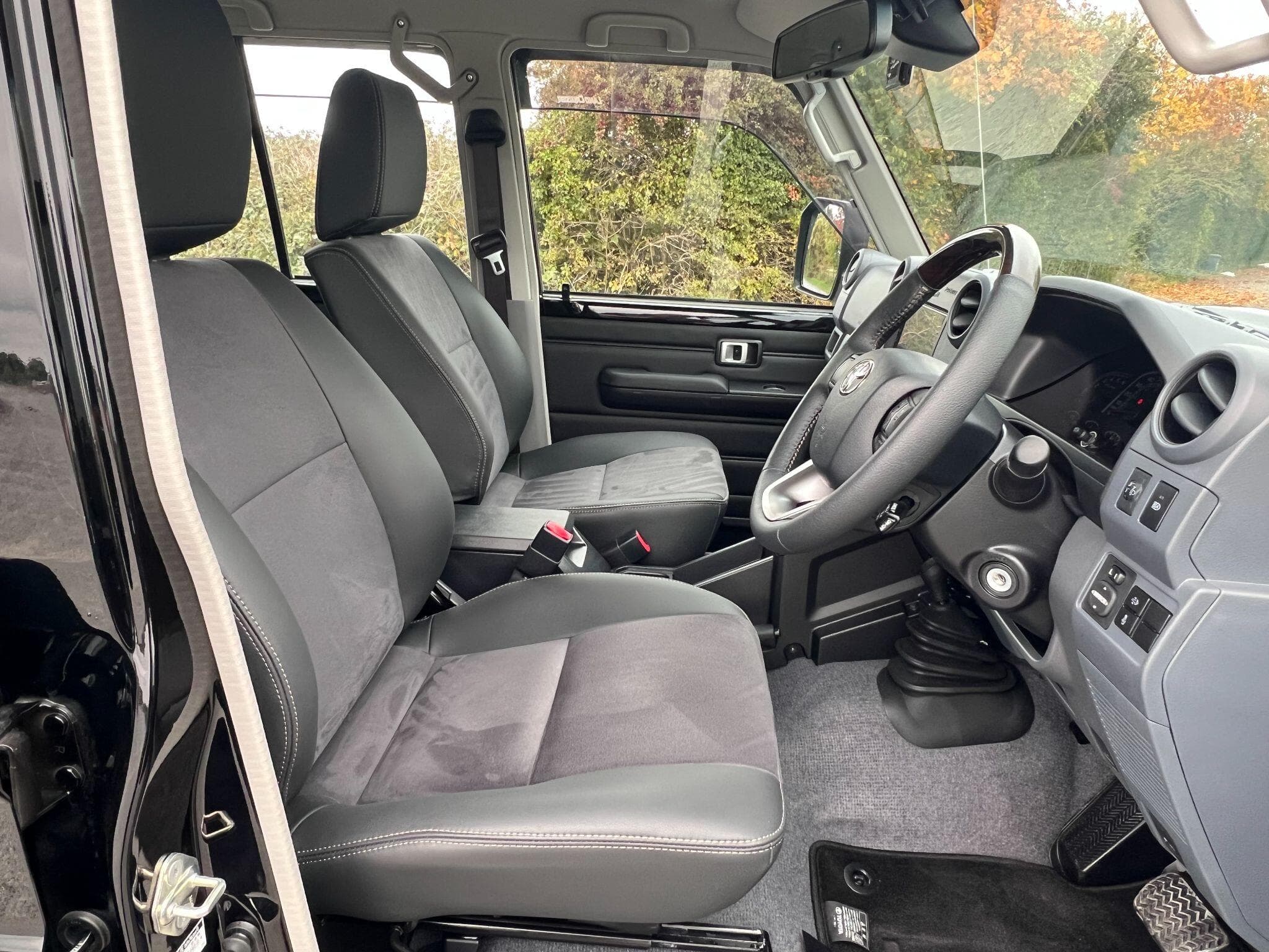 Toyota Land Cruiser - Image 8