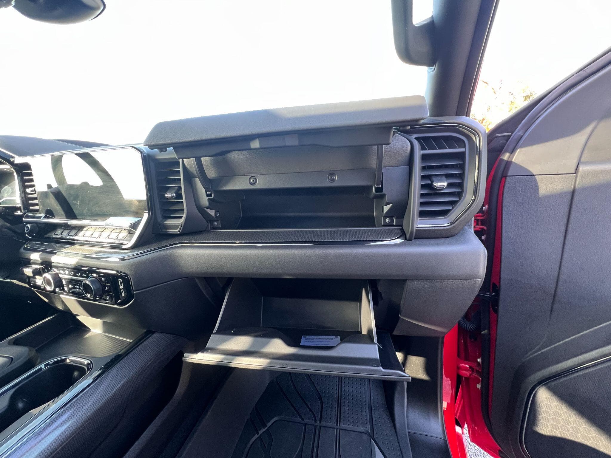 Chevrolet Silverado - Image 28