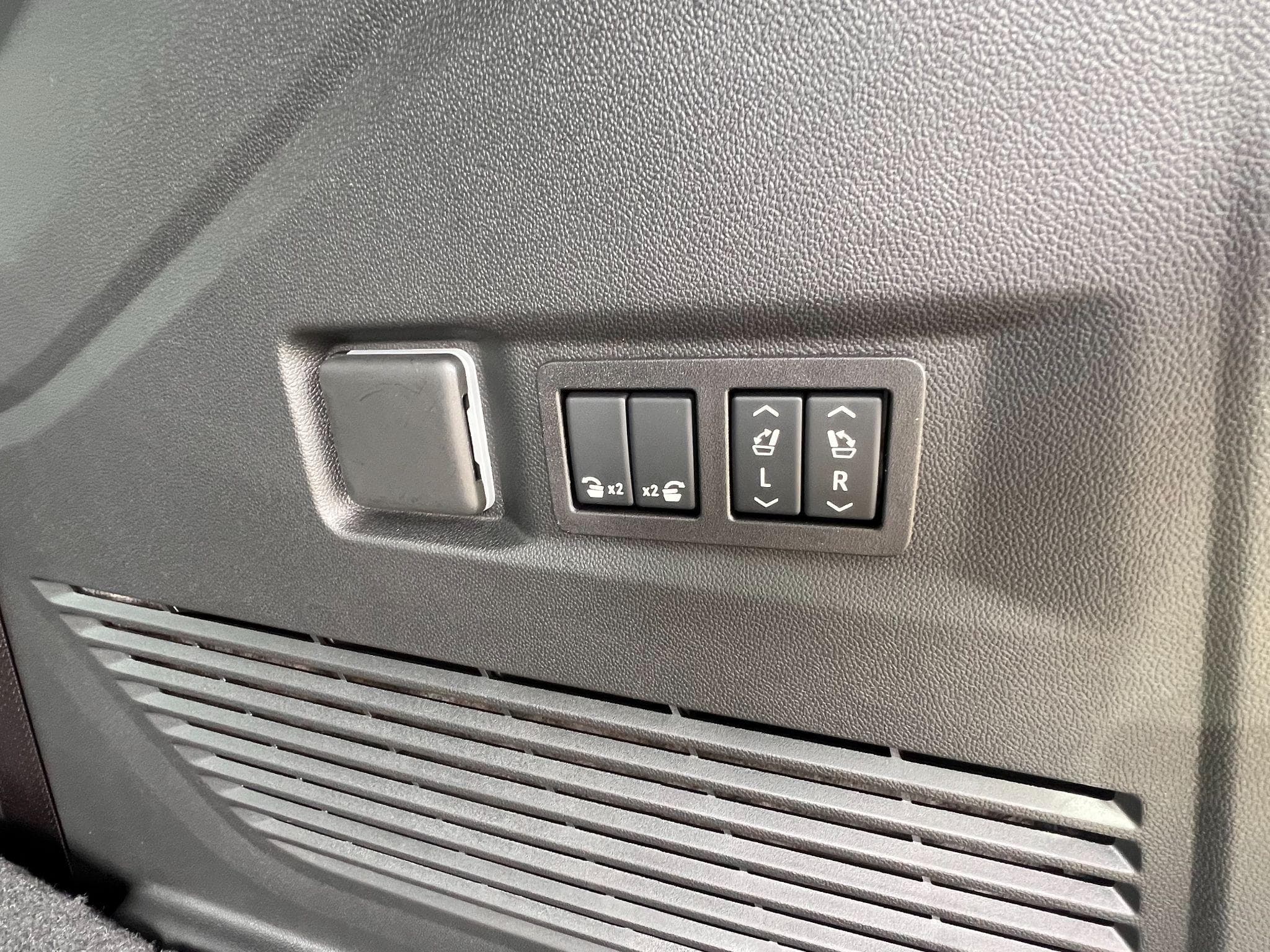 GMC Yukon - Image 27