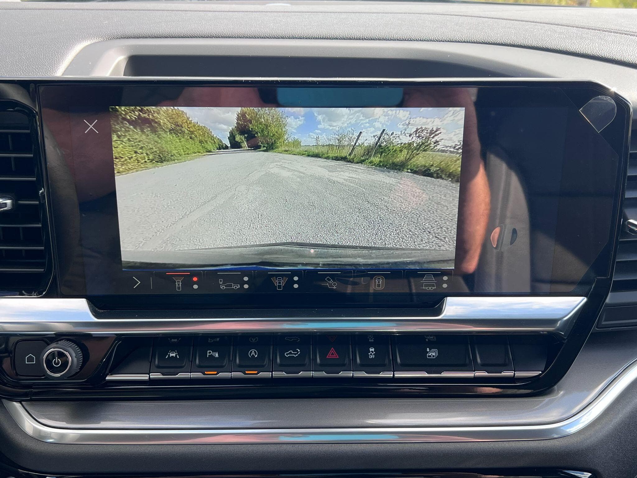 Chevrolet Silverado - Image 17