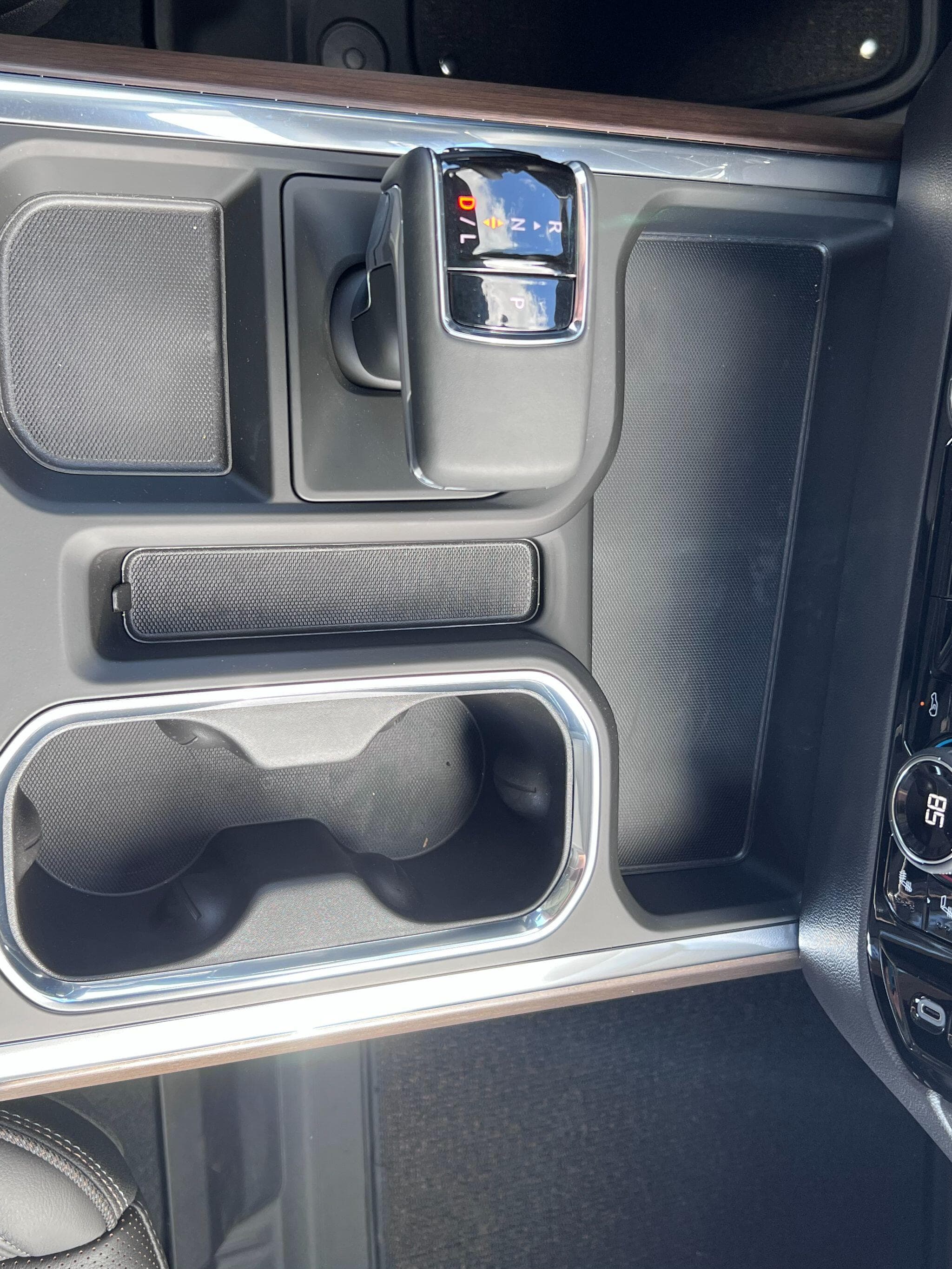 Chevrolet Silverado - Image 30