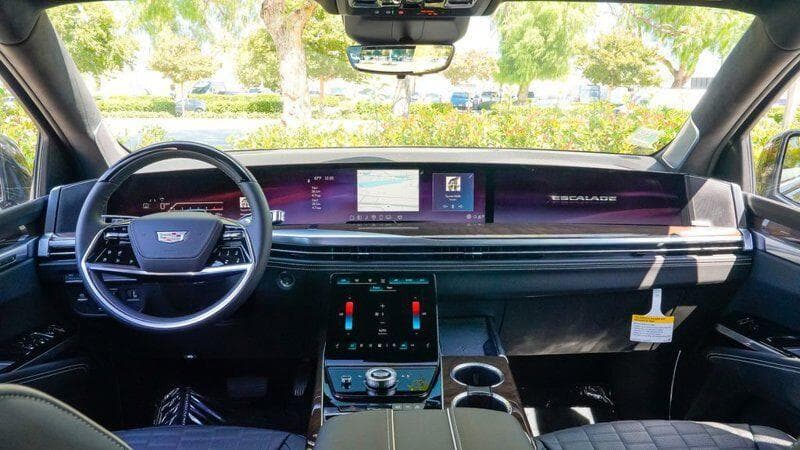 Cadillac Escalade - Image 8