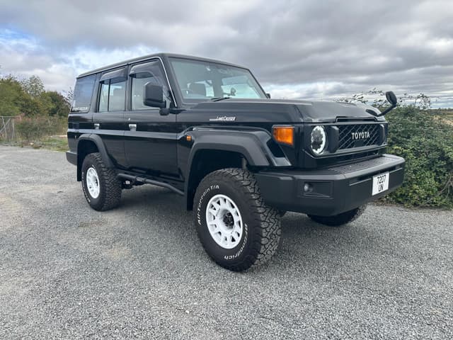 Toyota Land Cruiser - Thumbnail 1