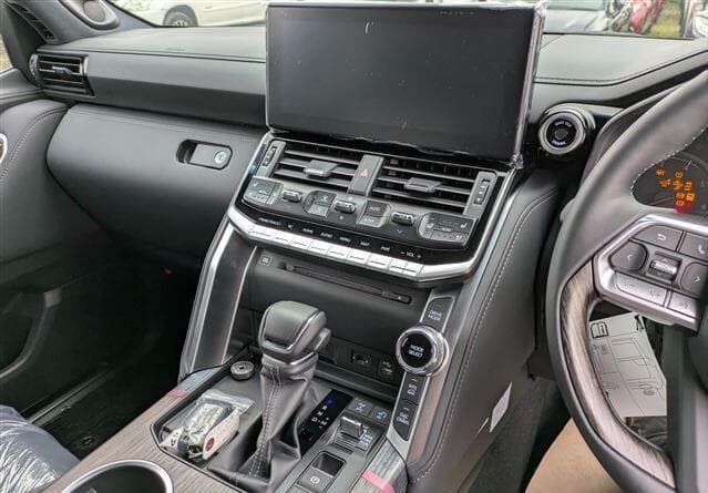 Toyota Land Cruiser - Image 11