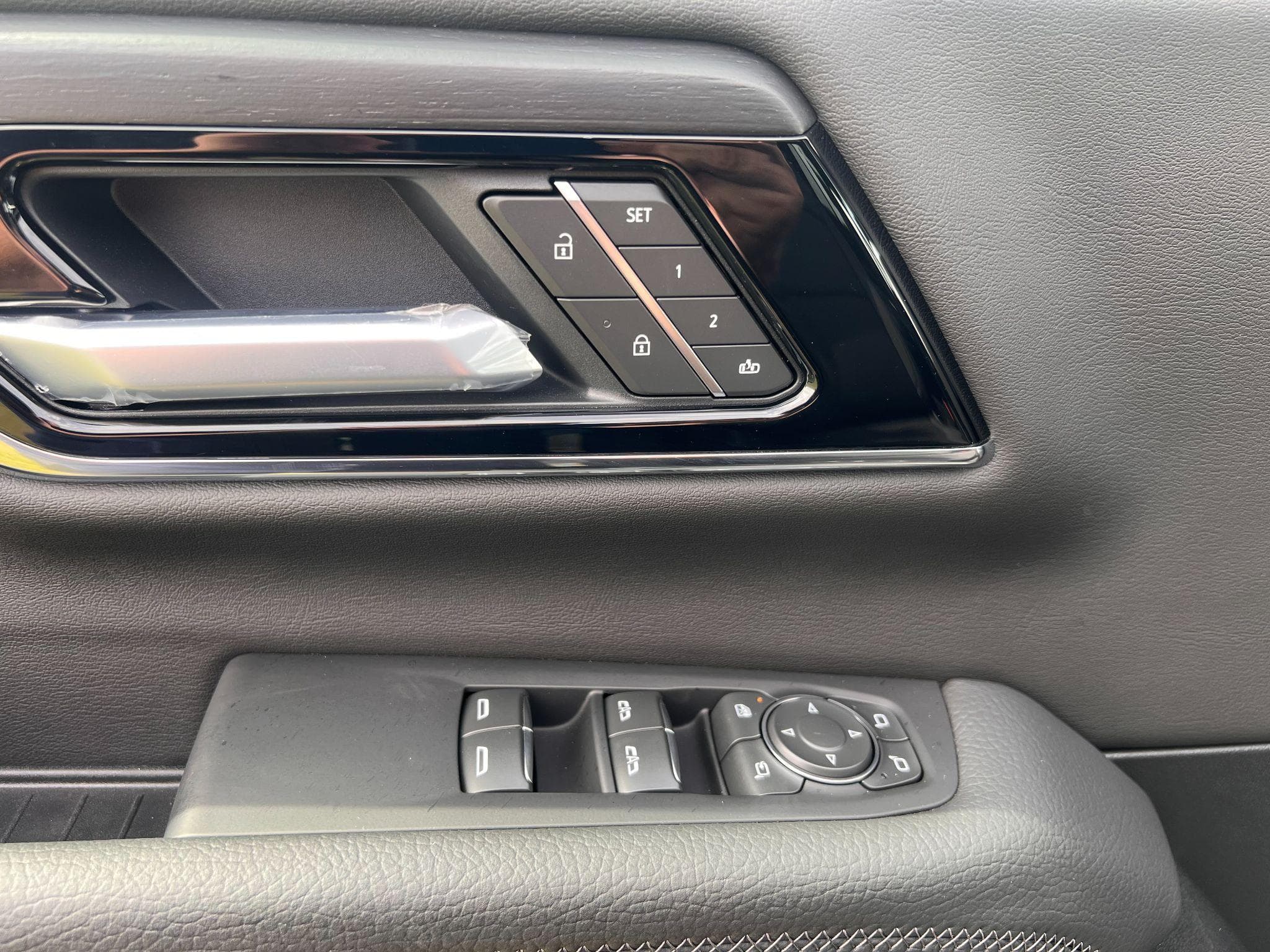 GMC Yukon - Image 49