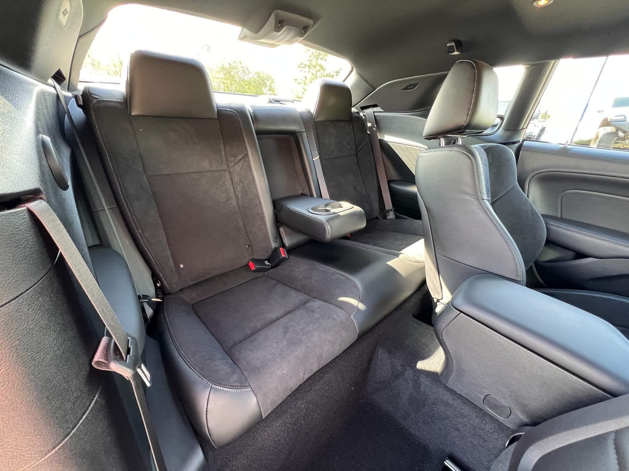 Dodge Challenger - Image 39