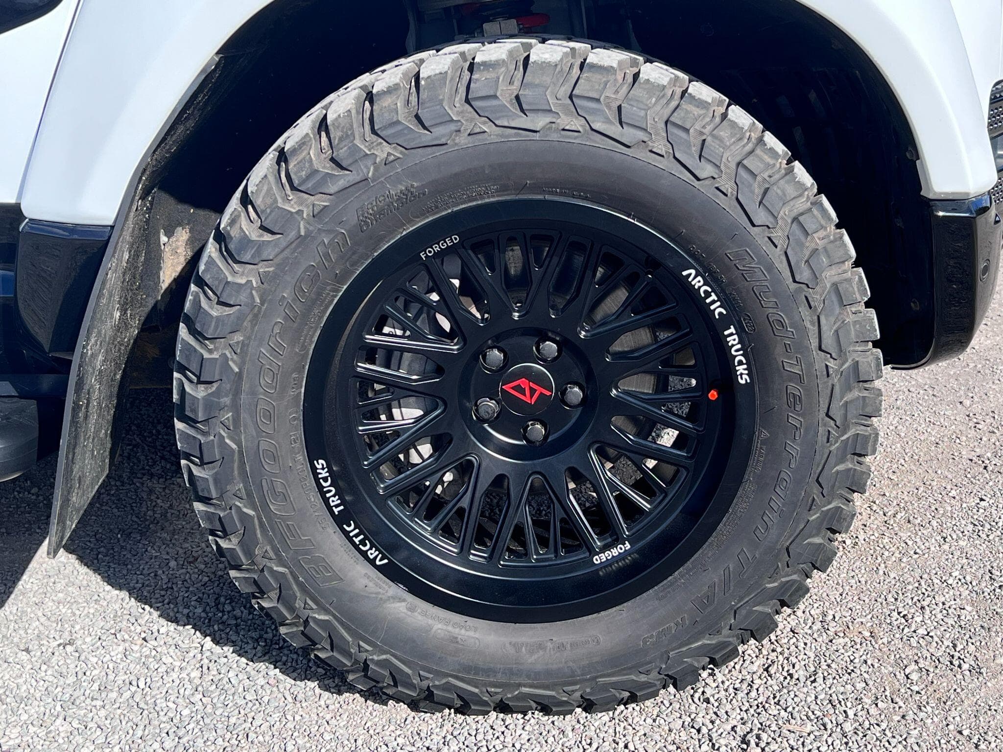 Land Rover Defender 110 - Image 7