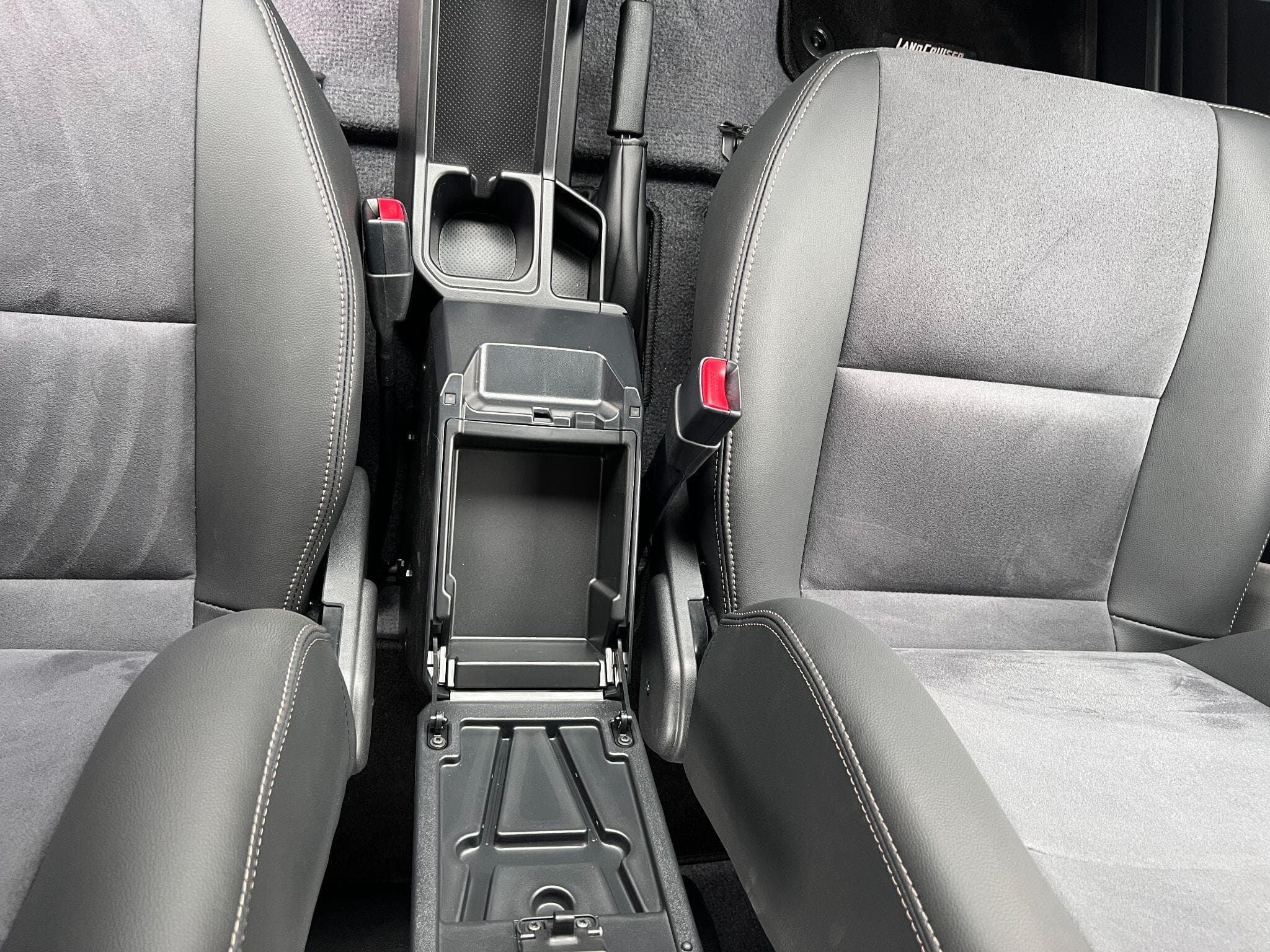 Toyota Land Cruiser - Image 18