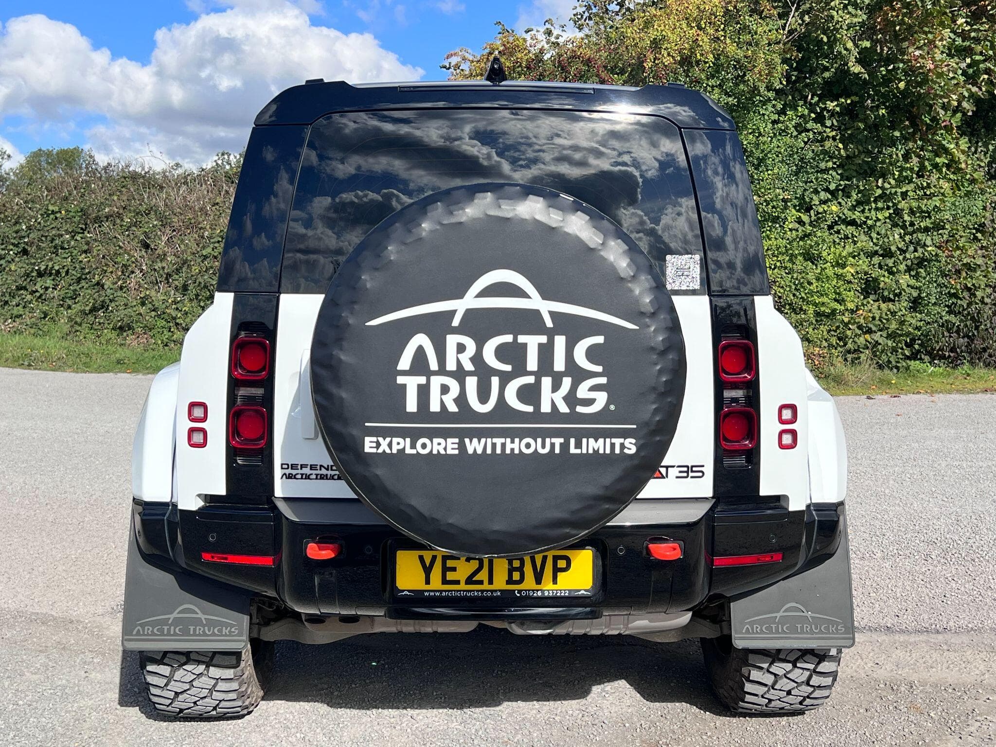 Land Rover Defender 110 - Image 6