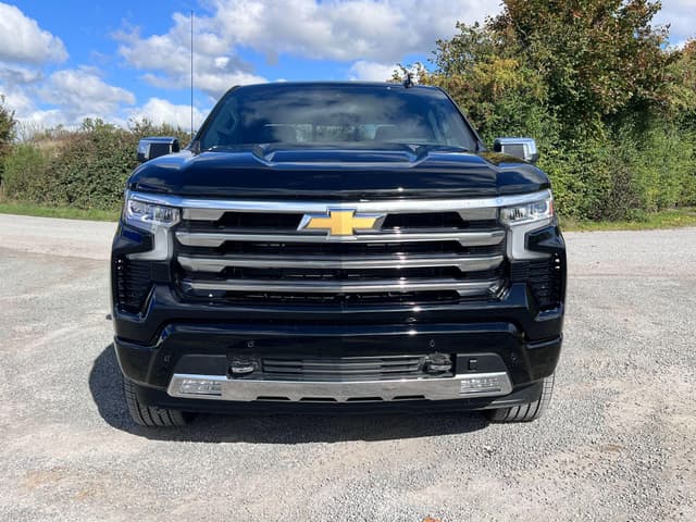 Chevrolet Silverado - Thumbnail 2