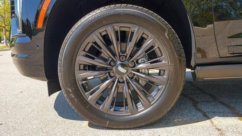 Cadillac Escalade - Image 7