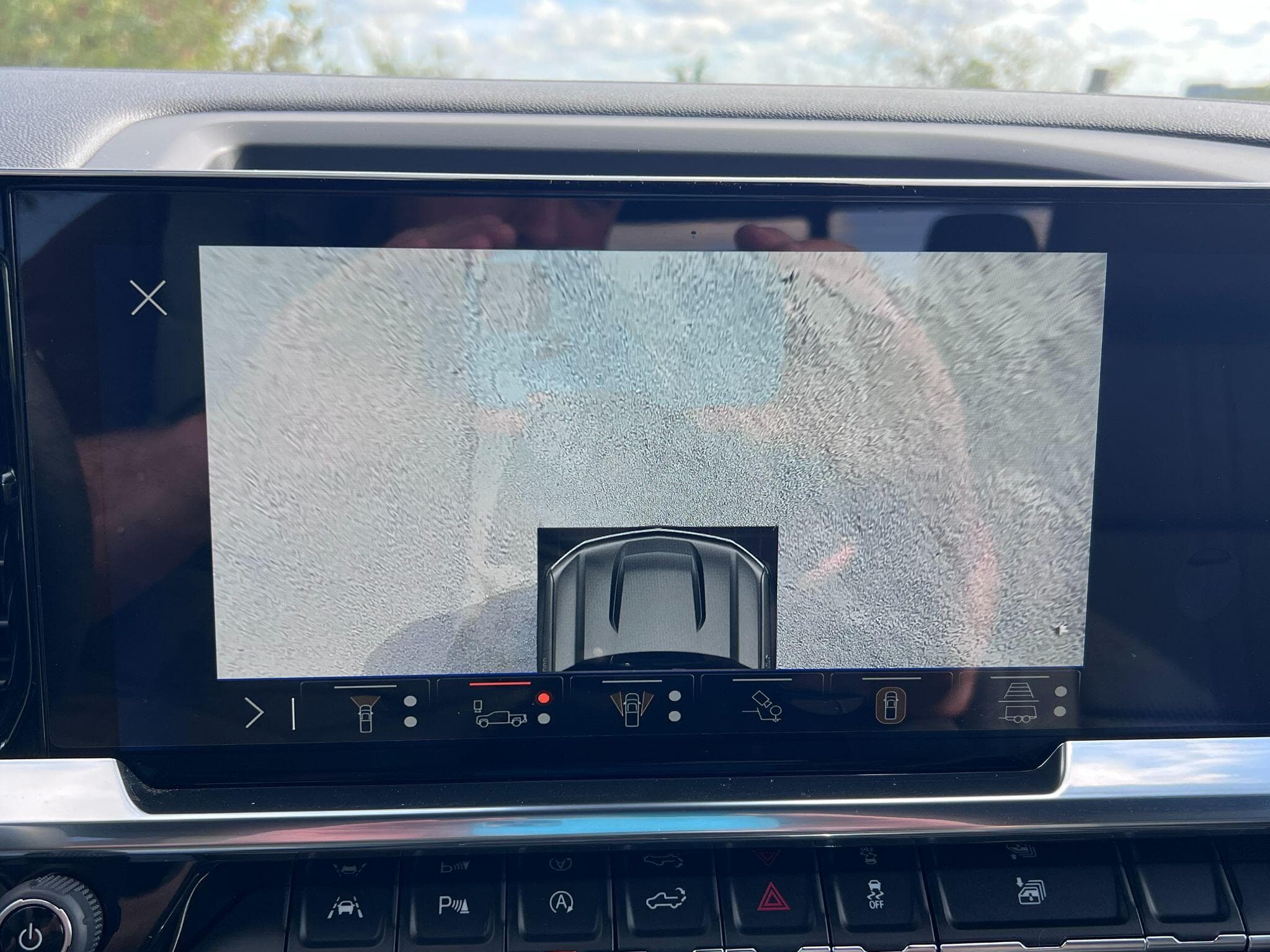 Chevrolet Silverado - Image 18