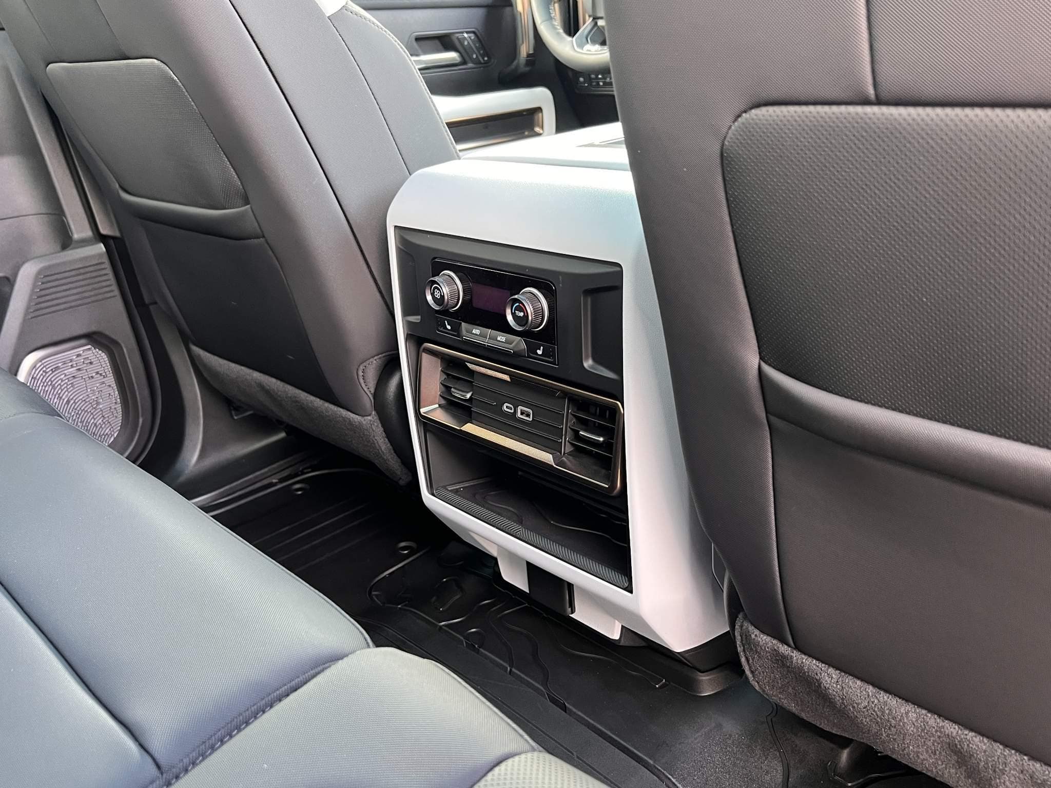 GMC Hummer 3X - Image 14