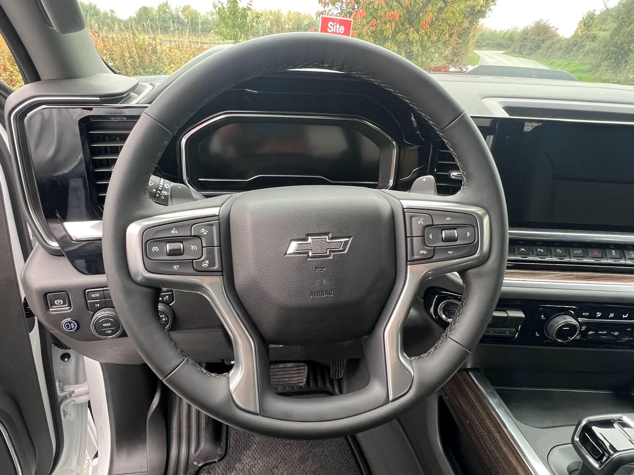 Chevrolet Silverado - Image 15