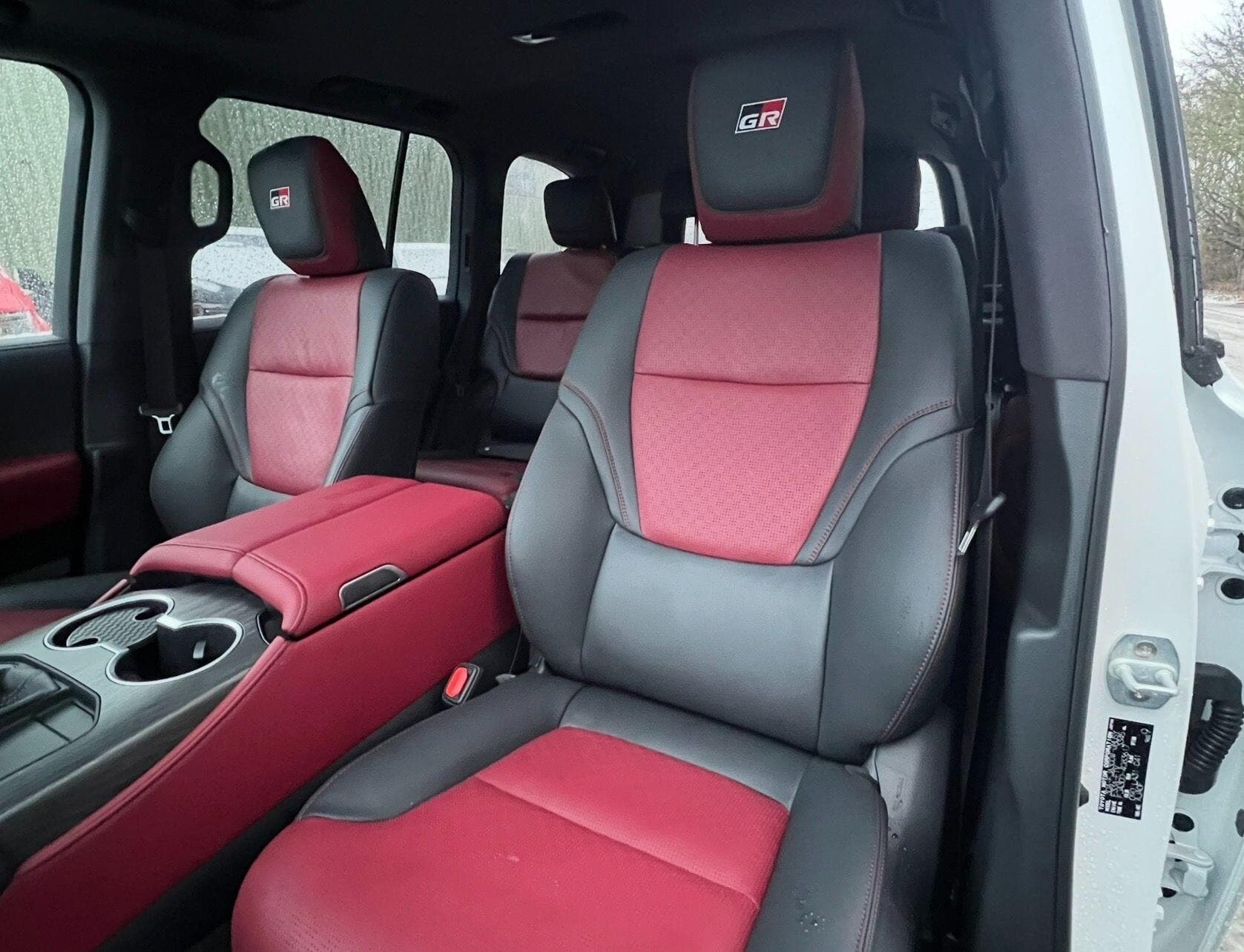 Toyota Land Cruiser - Image 8