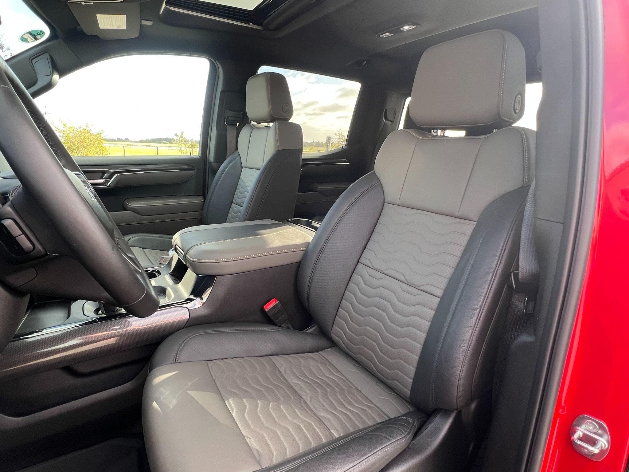 Chevrolet Silverado - Image 16