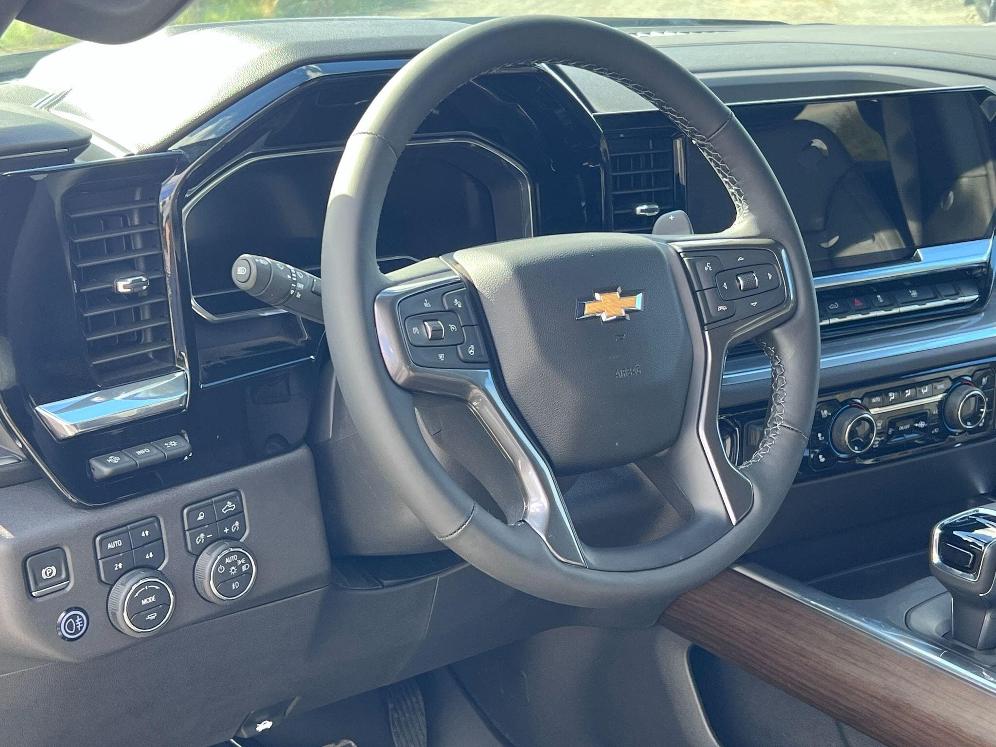 Chevrolet Silverado - Image 15