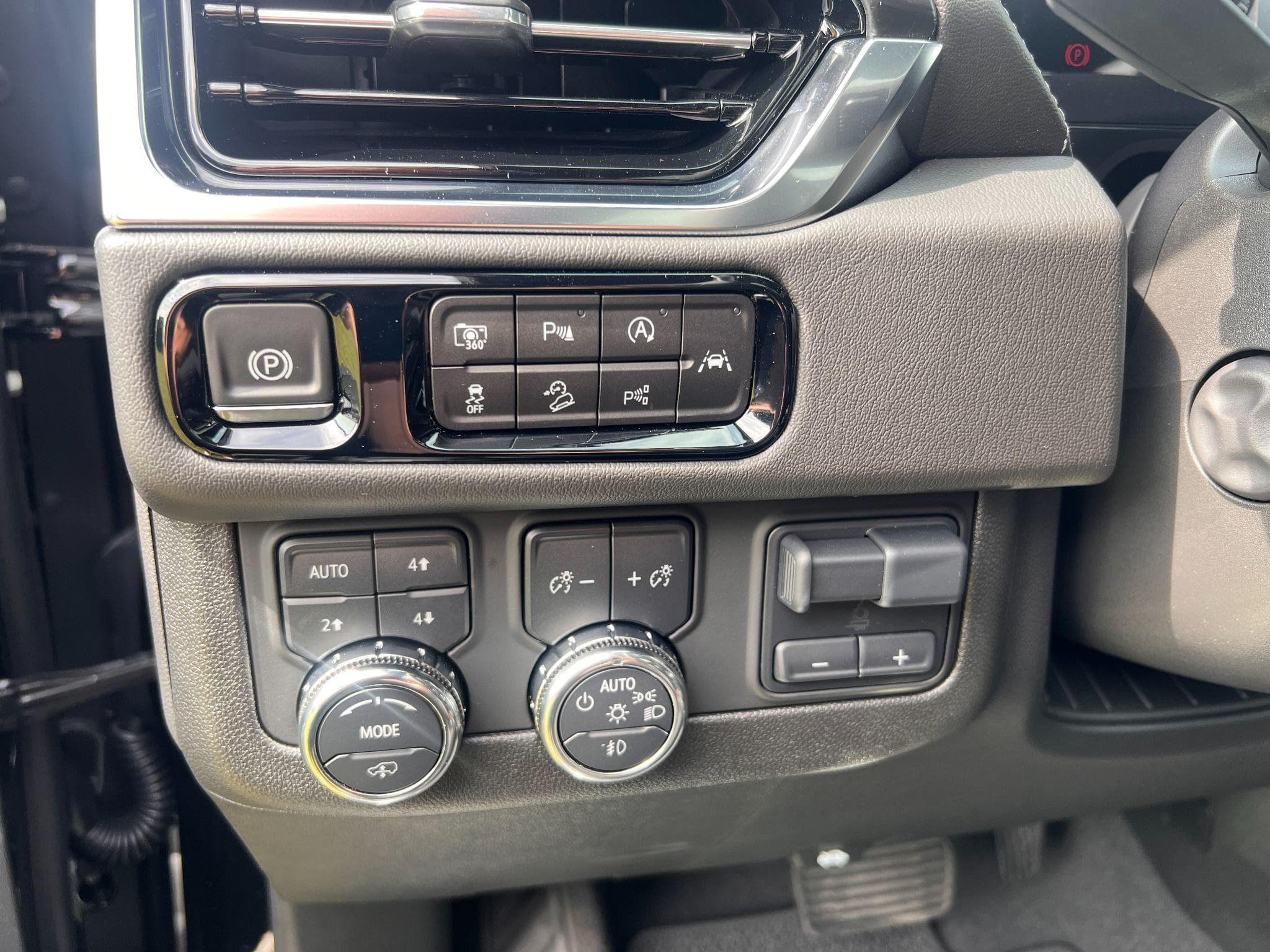 GMC Yukon - Image 50