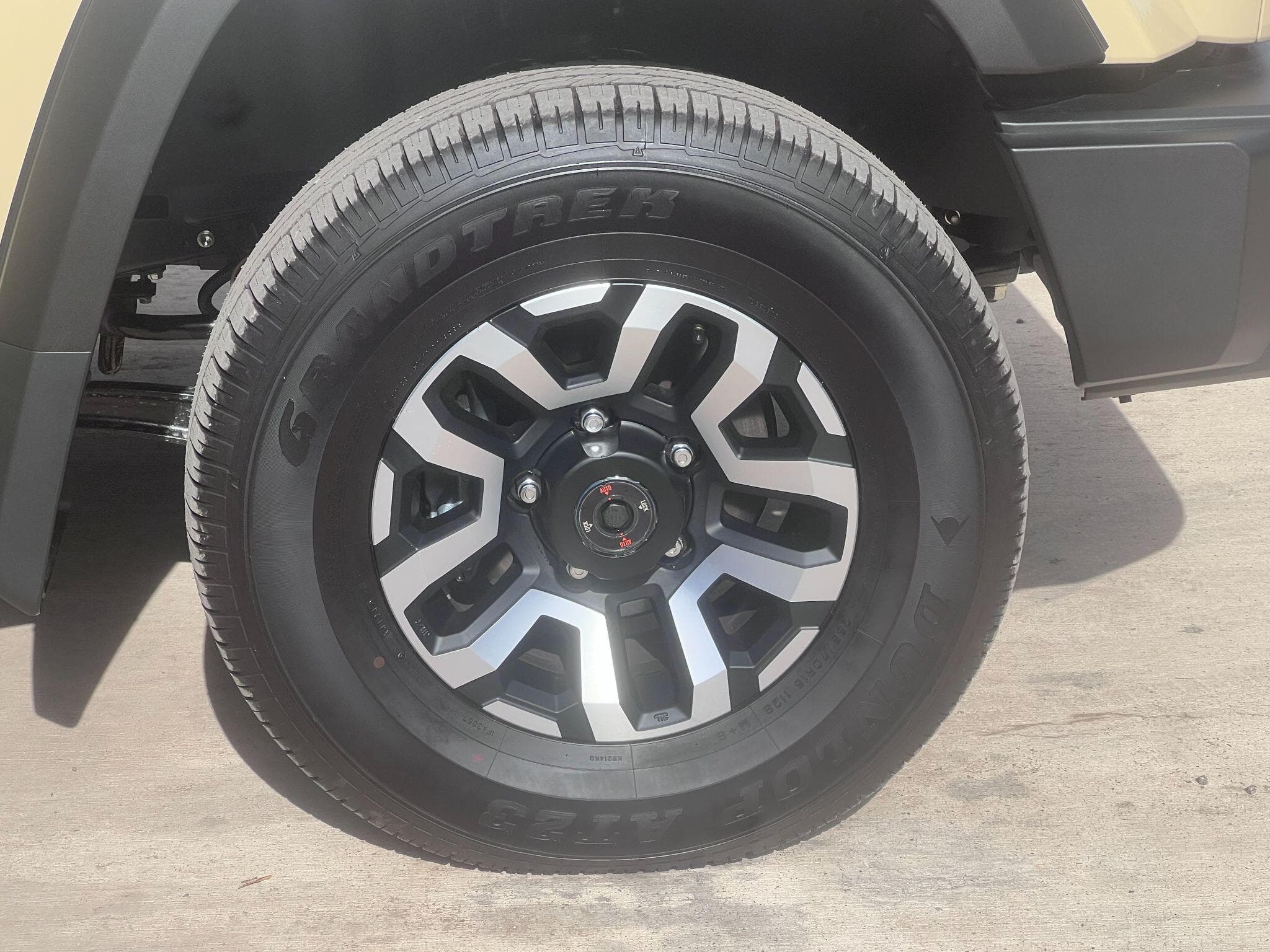 Toyota Land Cruiser - Image 8