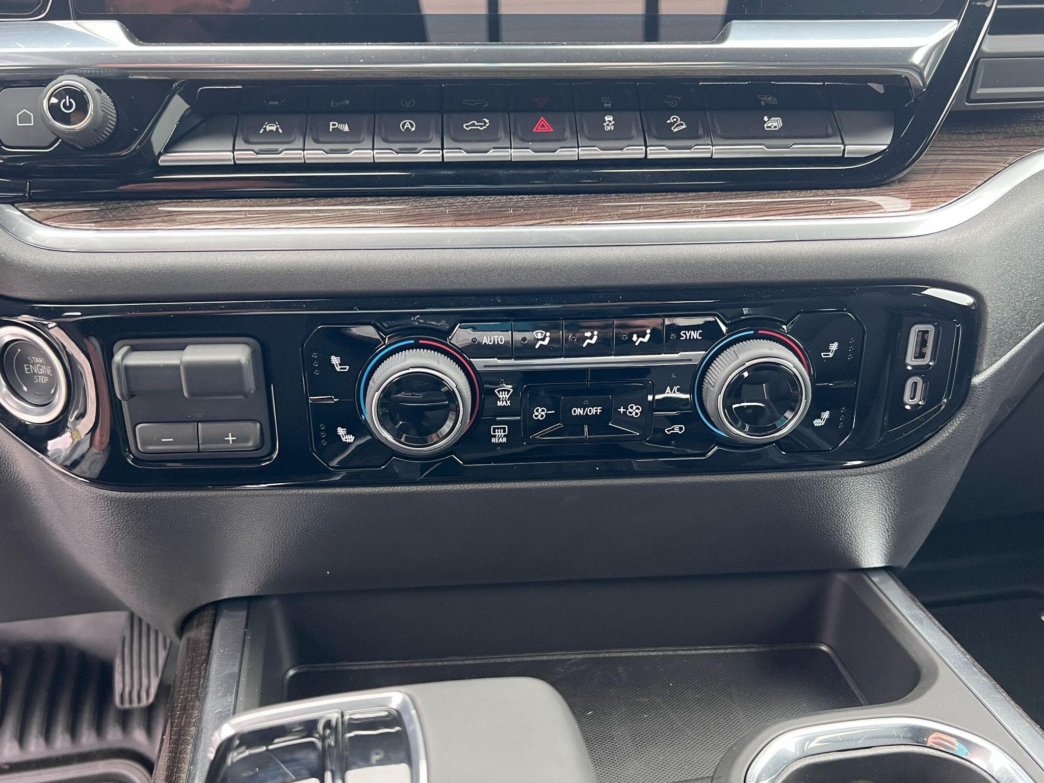 Chevrolet Silverado - Image 16