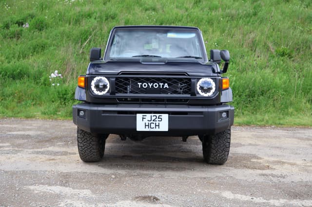 Toyota Land Cruiser - Thumbnail 1