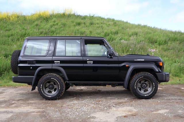 Toyota Land Cruiser - Thumbnail 3