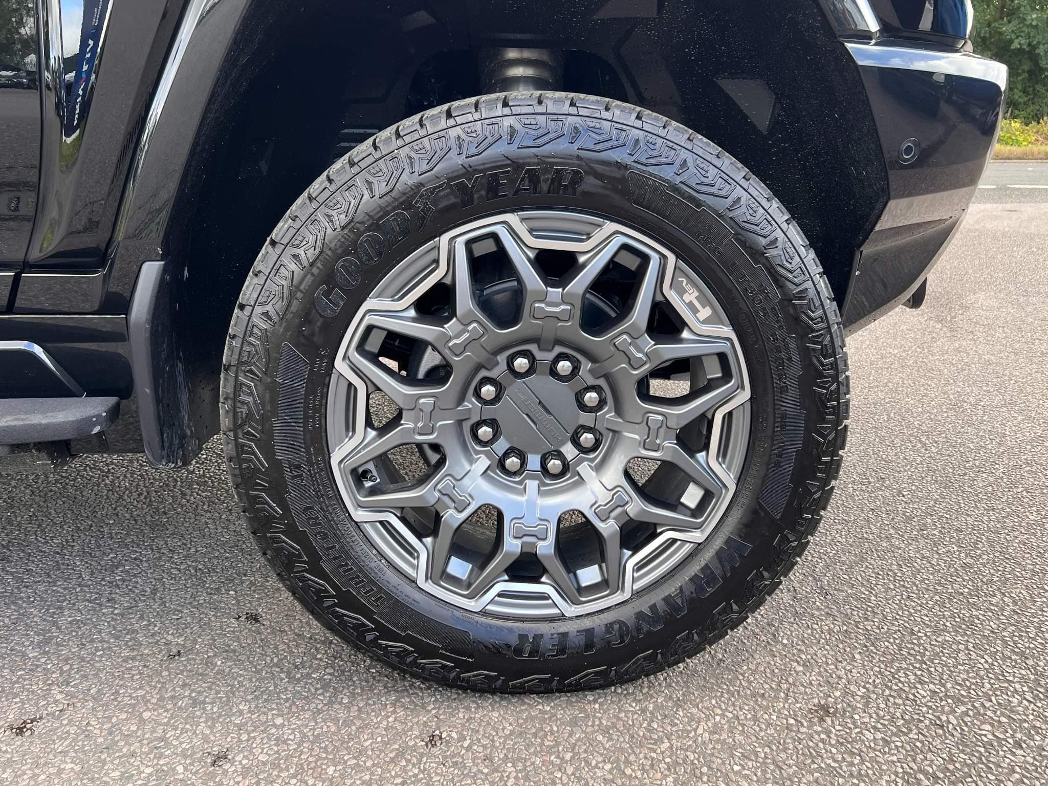 GMC Hummer 3X - Image 7