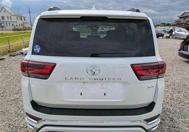 Toyota Land Cruiser - Image 7