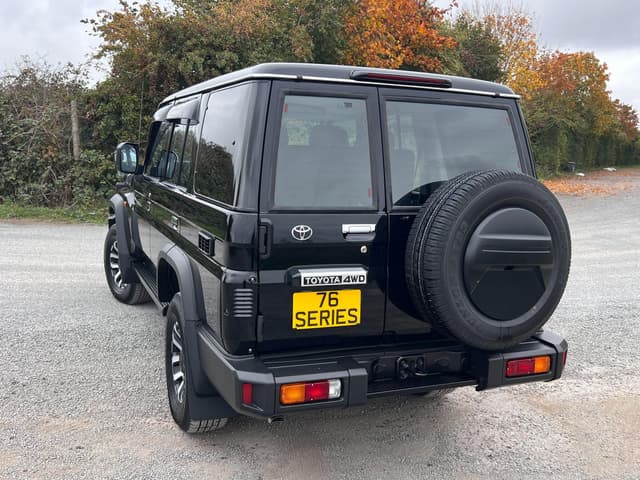 Toyota Land Cruiser - Thumbnail 3