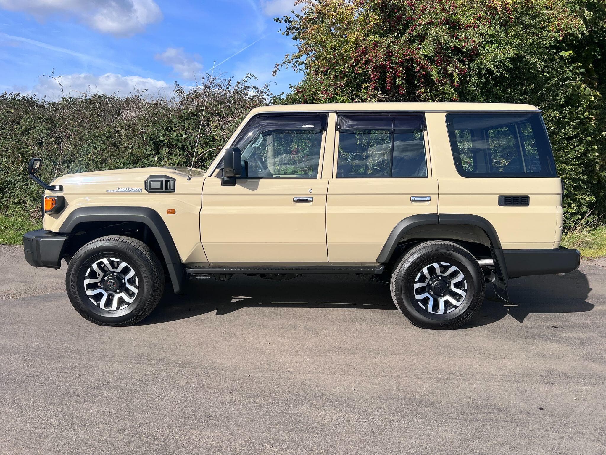 Toyota Land Cruiser - Image 4