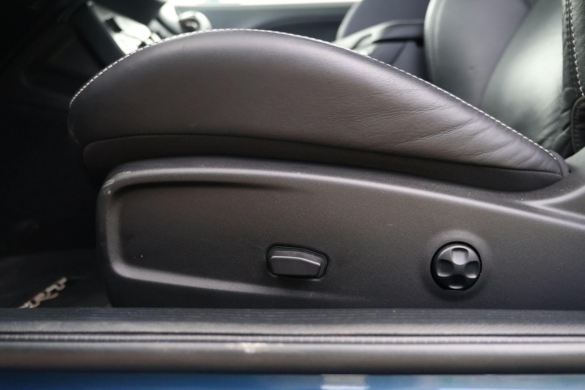 Dodge Challenger - Image 39