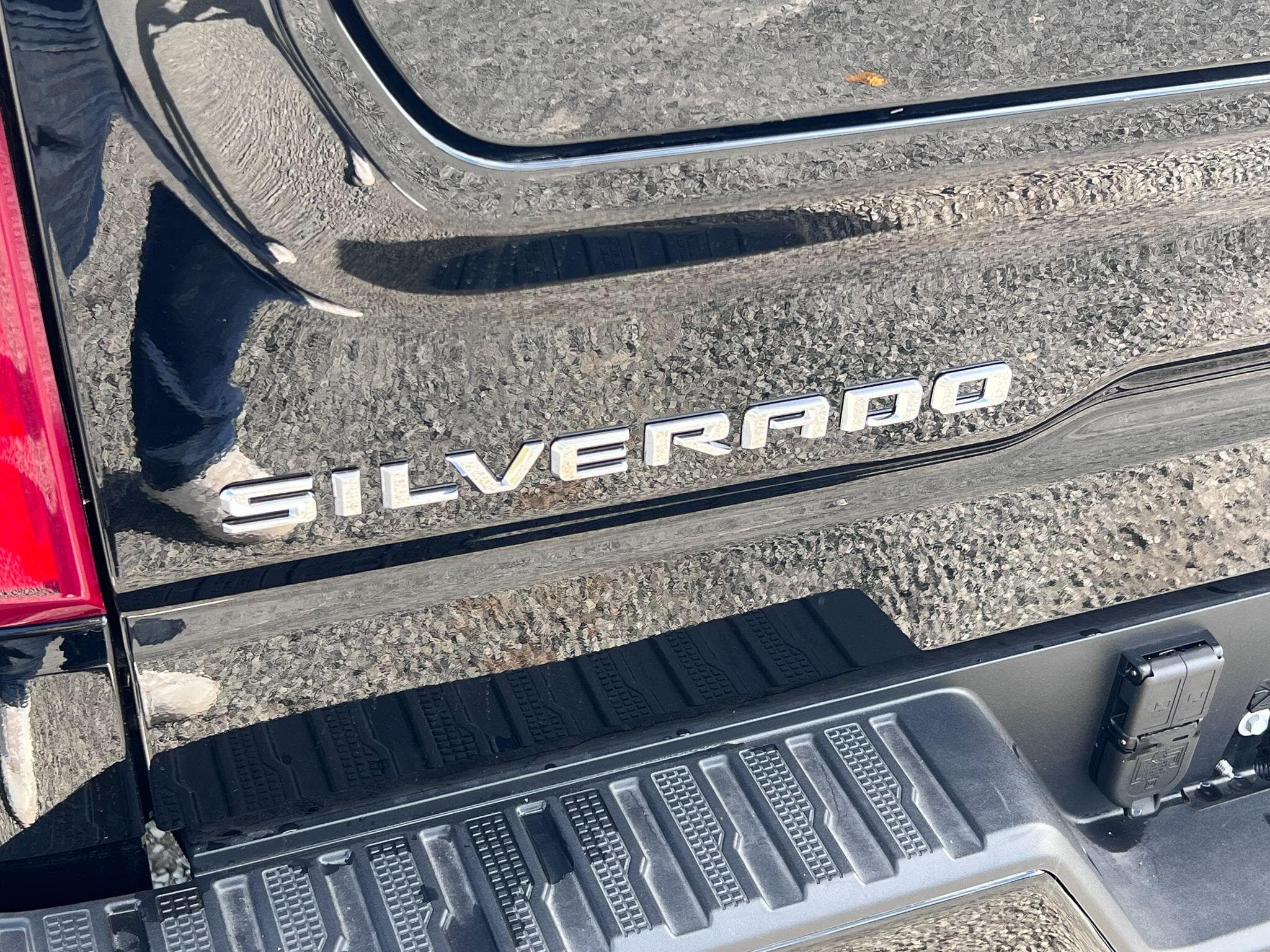Chevrolet Silverado - Image 34