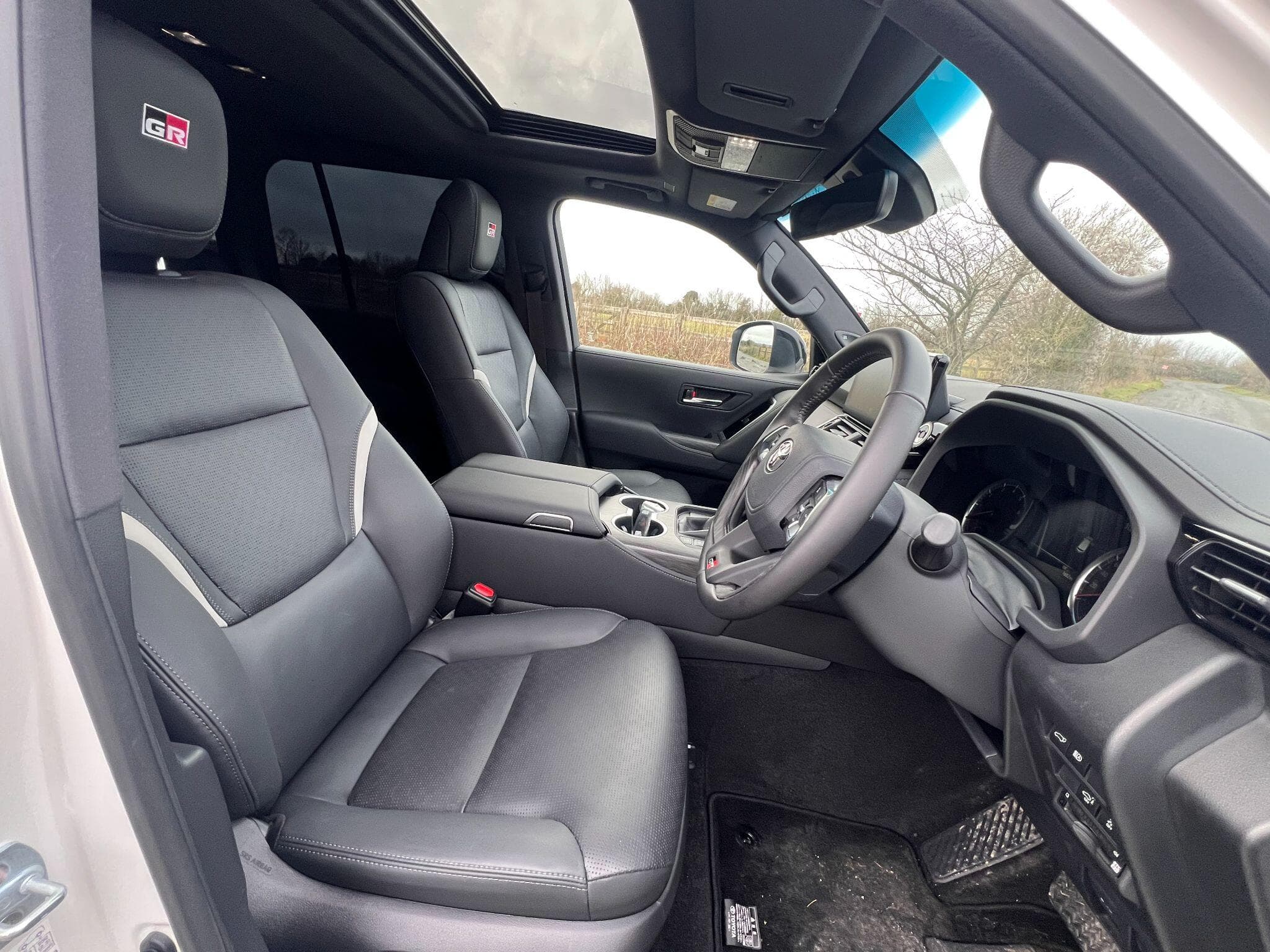 Toyota Land Cruiser - Image 9