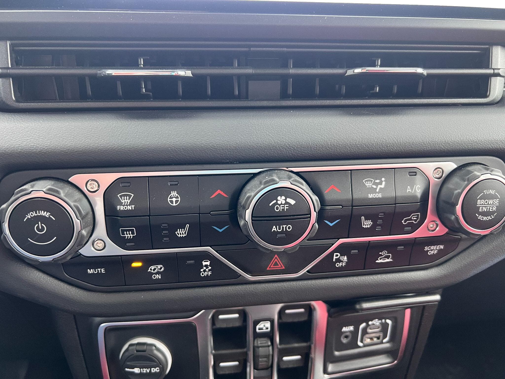 Jeep Wrangler - Image 22