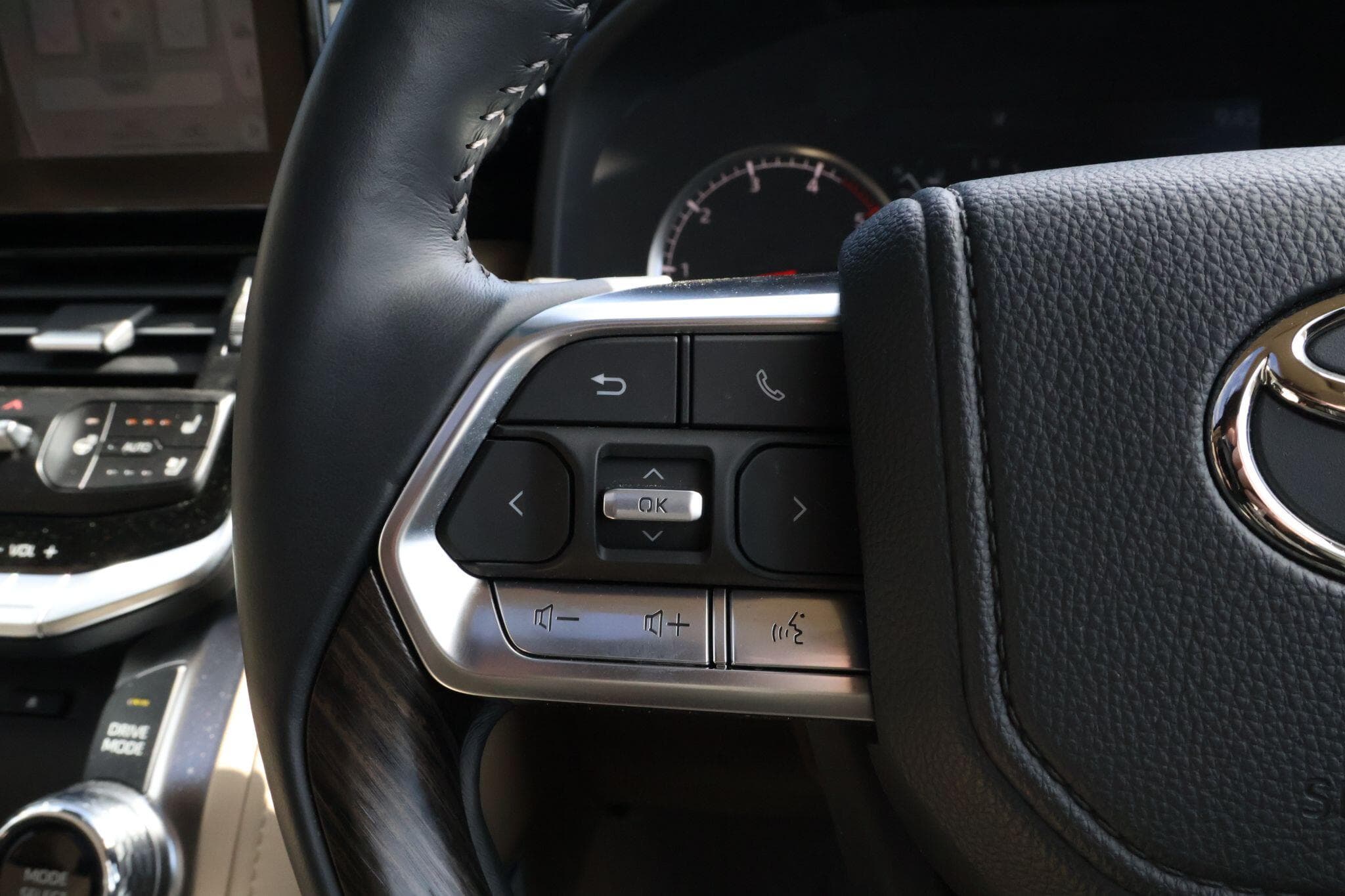 Toyota Land Cruiser - Image 27